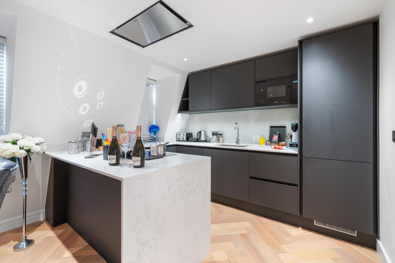 Stunning 1-Bedroom Penthouse In Marble Arch 72 London Exterior photo